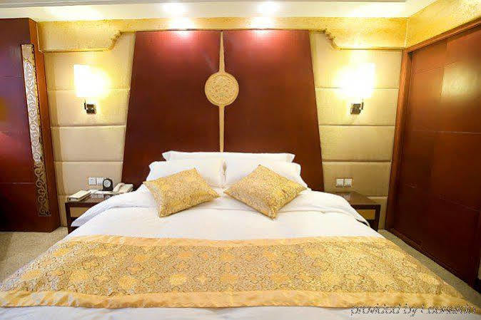 Minshan Lhasa Grand Hotel Chengdu Chambre photo